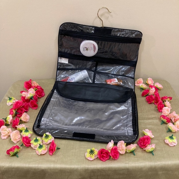 Claire's Hanging Travel Bag, Black - Picture 12 of 13